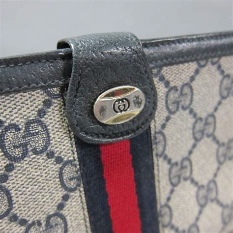 gucci accessory collection wallet.